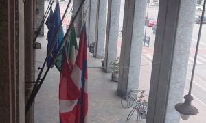 Bandiere a mezz’asta anche in Provincia per commemorare le vittime del Covid