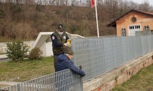 Una nuova recinzione per il memoriale della ‘Cuneense’: “Grazie agli alpini del gruppo Cuneo Centro”