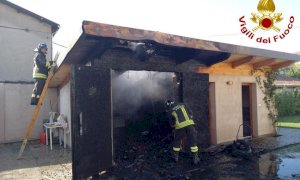 Saluzzo, a fuoco un garage in via Antica Torino