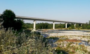 Cuneo, distacco di cemento da una pila del viadotto dell’Est-Ovest 