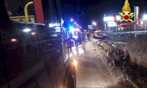 Auto sbanda in un fosso a Madonna dell’Olmo, ferito il giovane alla guida