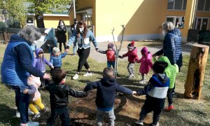 Bra: un albero nel giardino dell'asilo nido in memoria della maestra Laura Gatti