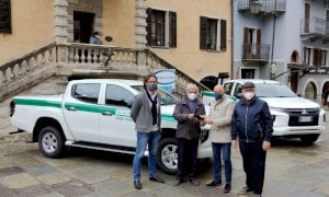 Limone, l'associazione LVIA dona al Comune due pick-up Mitsubishi e un Piaggio Porter