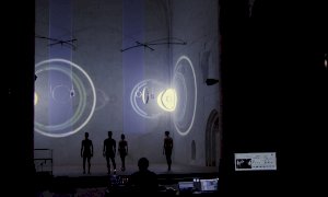 Performance di luci, musica e danza per la mostra “E luce fu”