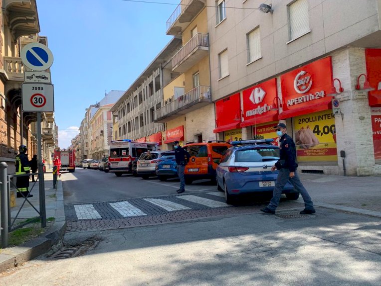 Cuneo, fuga di gas dal palazzo sopra il Carrefour si rivela un falso allarme