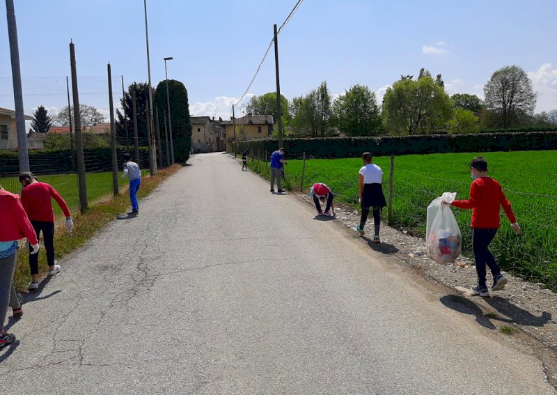 Giornata della Terra, gli alunni della scuola Primaria di Castelletto di Busca hanno ripulito le strade