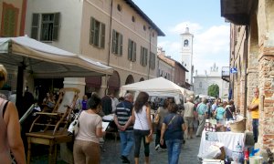 Ripartono domenica 9 maggio i mercati dell’antiquariato di Cherasco