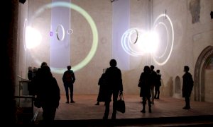 Riprendono le visite guidate in presenza alla mostra “E luce fu” in San Francesco a Cuneo