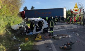 Auto contro camion a Fossano, in gravi condizioni una donna