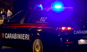 Cuneo, cerca di rioccupare l'appartamento da cui era stato sfrattato sfondando la porta a calci: arrestato