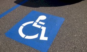 Vernice e rigature sull’auto nel posto disabili, a processo una saviglianese