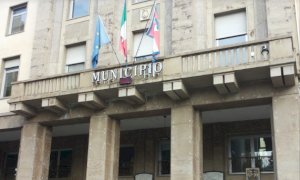 Verzuolo, municipio in rosso per la giornata mondiale della Croce Rossa