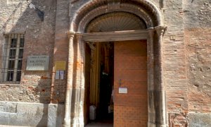 Cuneo, nel centro storico si rimuovono calcinacci e intonaci pericolanti: le modifiche alla viabilità