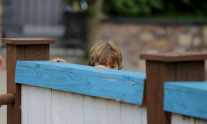 Cinque figli in un container senza acqua corrente: a processo una coppia del Saluzzese
