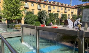 Alba: una scultura di Valerio Berruti e una nuova fontana circolare per piazza Michele Ferrero