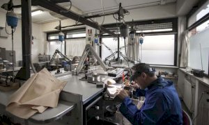 Le aziende che delocalizzano la produzione non dovranno restituire i contributi regionali percepiti