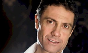 Sabato 5 giugno al Teatro Sociale di Alba “Neanche il tempo di piacersi” con Marco Falaguasta