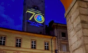 Il Panathlon International compie 70 anni, il logo proiettato sulla Torre Civica di Cuneo