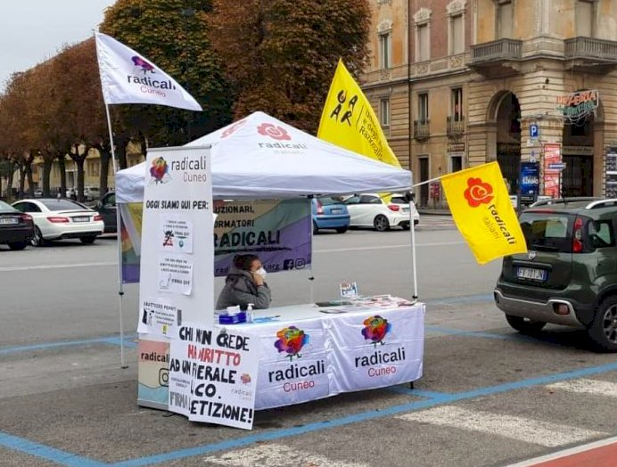 Nel Cuneese raccolte 530 firme per il referendum per l'eutanasia legale, ora i banchetti si intensificano