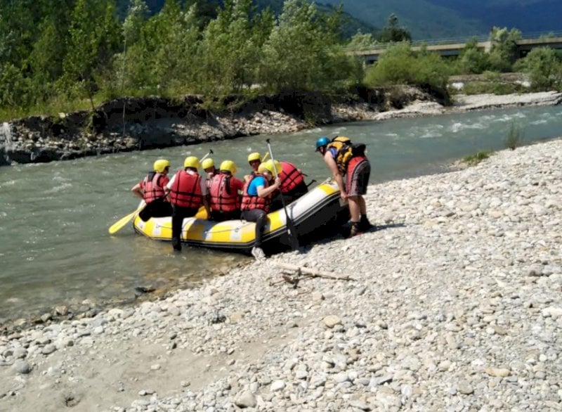 Rafting lungo il fiume Stura nell'ambito del progetto di Montagnaterapia dell'Asl CN1