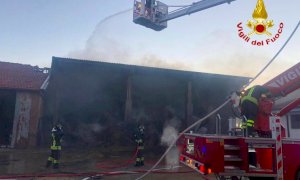 Incendio in un fienile a Bombonina, pompieri sul posto
