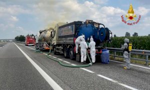 Mezzo perde sostanze pericolose lungo la Torino-Savona, sul posto i Vigili del Fuoco