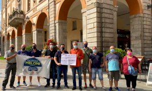 Fratelli d'Italia protesta contro il nuovo regolamento sui banchetti politici: 