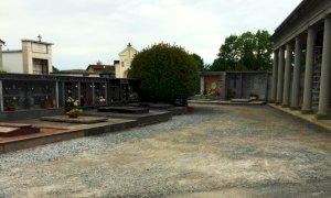 Busca, si sistemano vialetti e camminamenti dei cimiteri con una stesa di bitume