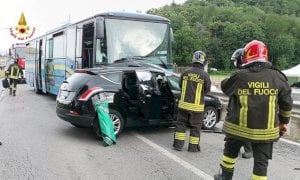 Auto contro pullman a Caraglio, intervengono 118 e pompieri