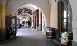 Il sindaco di Fossano vieta l'acquisto e il consumo di bevande in vetro nel centro storico