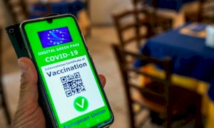 Da domani scatta l'obbligo del Green pass per accedere a ristoranti e locali al chiuso