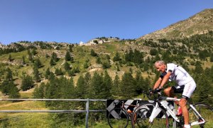 Sant’Anna di Vinadio, a 87 anni conquista in bici il santuario più alto d’Europa