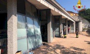 Incendio in un magazzino nella notte a Rodello