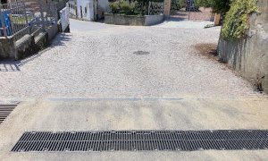 Rifreddo, completa l’area rialzata davanti all’asilo comunale