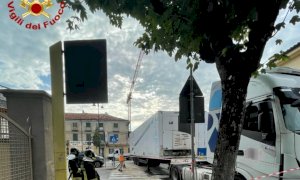 Busca, mezzo pesante perde gasolio in corso Giolitti: strada momentaneamente chiusa