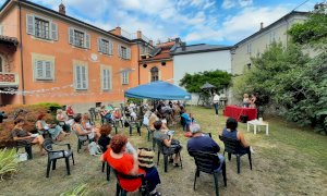 A Cortemilia è partita la lunga sequenza degli “Aperitivi culturali”