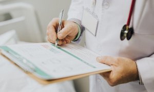 Vaccini, il vademecum per i medici: “Allattamento e malattie autoimmuni non sono causa di esenzione”