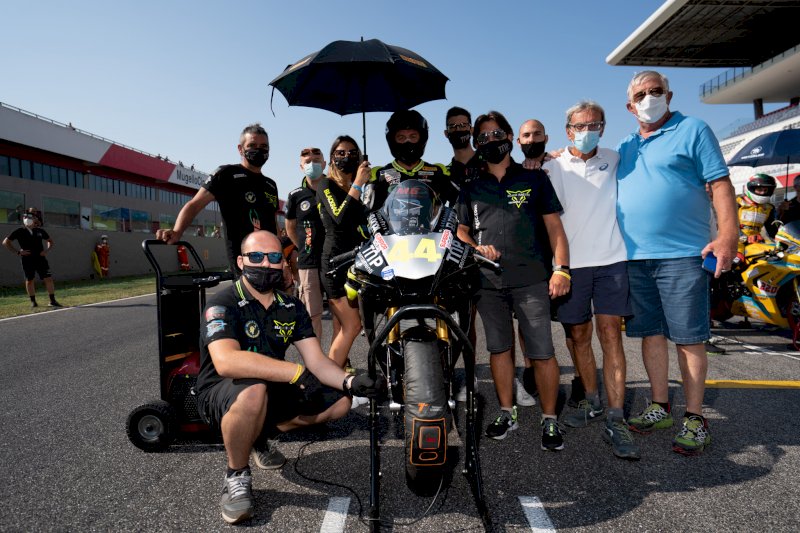 Motociclismo: nuovo doppio podio per i piloti della Black Racing al Mugello