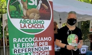 Tornano i banchetti per il referendum sull’abolizione della caccia