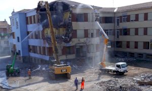 Busca, iniziato l'abbattimento del corpo principale delle vecchie scuole medie