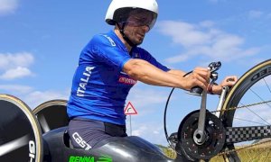 Cuneo olia la catena per il 'Bike Festival': tra gli ospiti l'oro alle Paralimpiadi Diego Colombari 