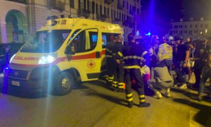 Cuneo, incidente tra auto e scooter in piazza Galimberti: ferito un giovane