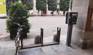 Cuneo, in città sei nuove colonnine per la ricarica gratuita delle biciclette elettriche 
