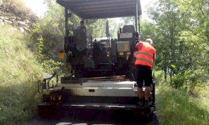 Strada chiusa tra Stroppo e Elva per lavori di asfaltatura