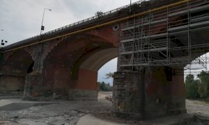 Restringimento sul ponte Gesso a Cuneo, il cantiere ora è sotto il piano stradale