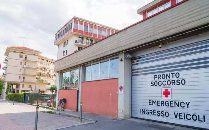 "Grazie al personale del pronto soccorso di Cuneo, ma le scale di accesso al parcheggio sono pericolose"