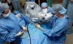 Medici no vax, l’allarme delle regioni: “Il governo dica cosa fare se ci saranno carenze di personale”