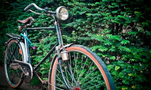 Rubò la bici a un’anziana di Savigliano, lo fermano con arnesi da scasso nel cestino