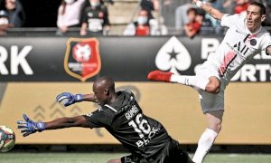Calcio, la prima sconfitta del PSG di Messi arriva contro il Rennes di Alfred Gomis