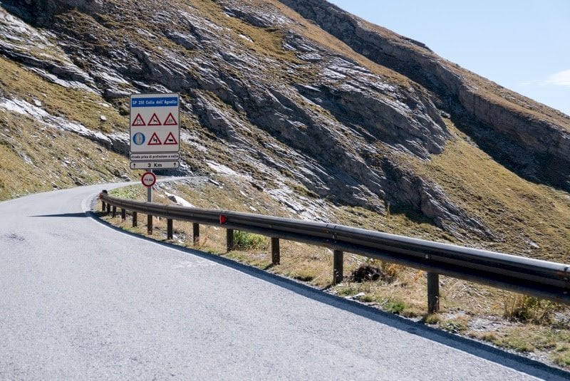 Nuove barriere stradali sul colle dell'Agnello: "Ancor più attrattivo uno dei più suggestivi valichi alpini"